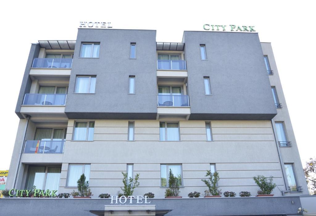City Park Hotel Скопие Екстериор снимка