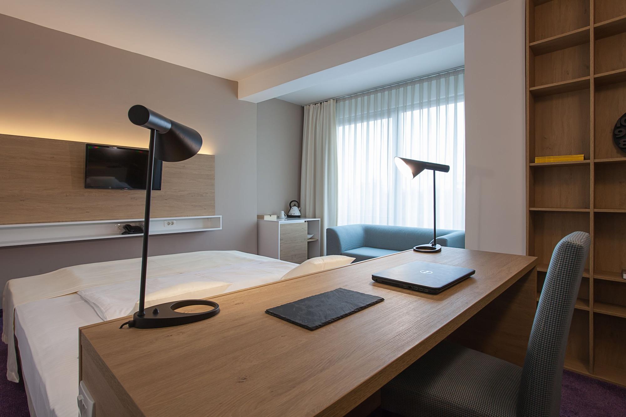 City Park Hotel Скопие Екстериор снимка