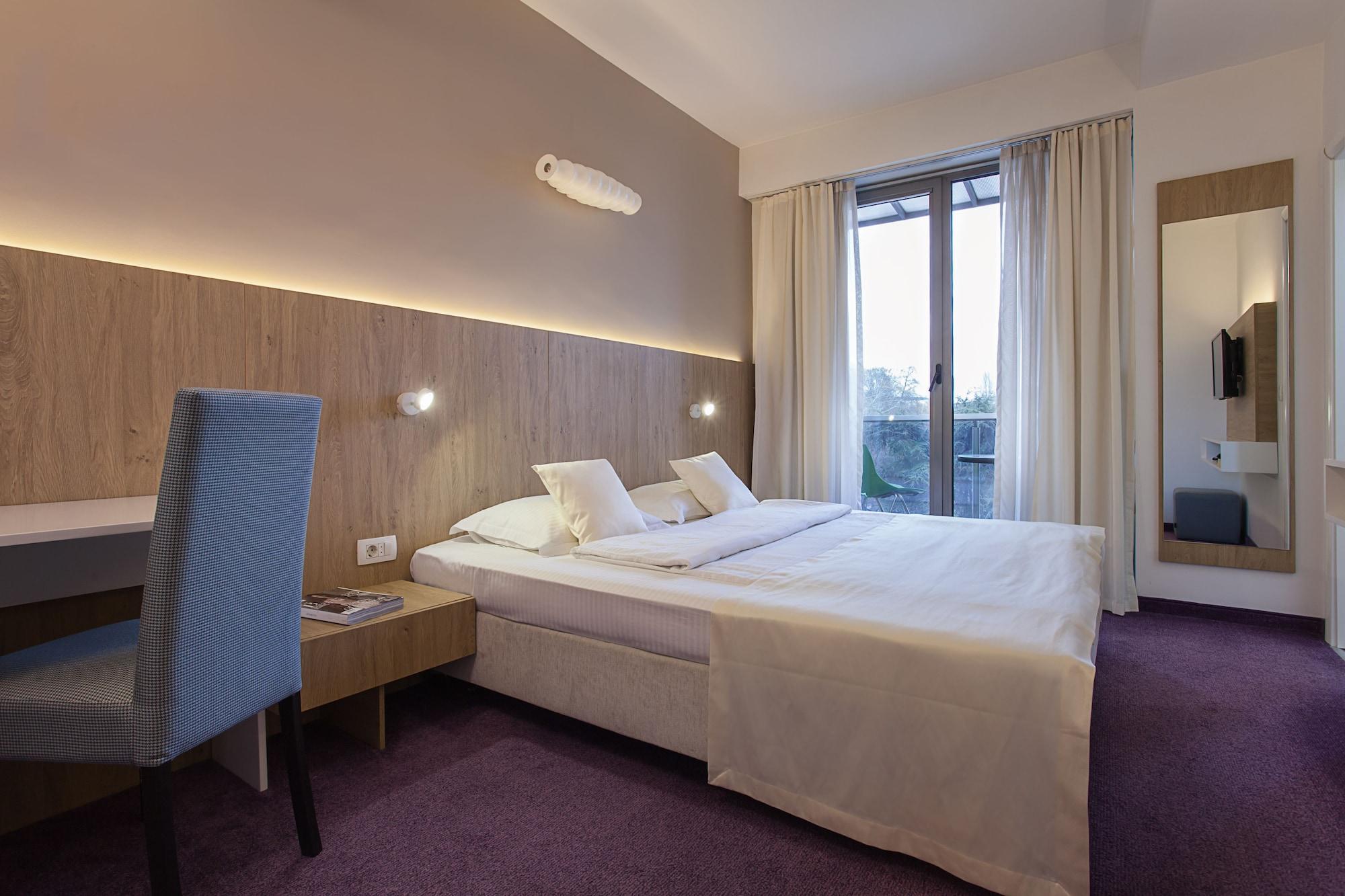 City Park Hotel Скопие Екстериор снимка