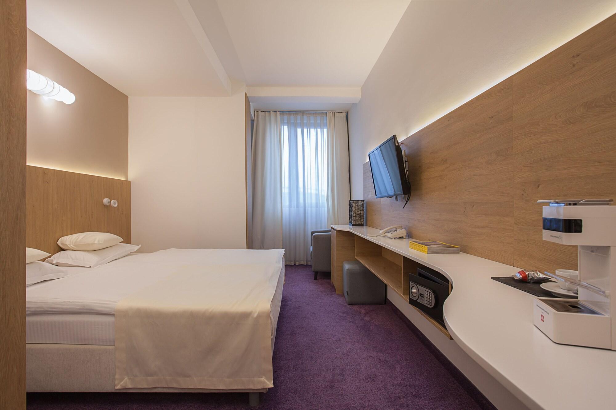 City Park Hotel Скопие Екстериор снимка
