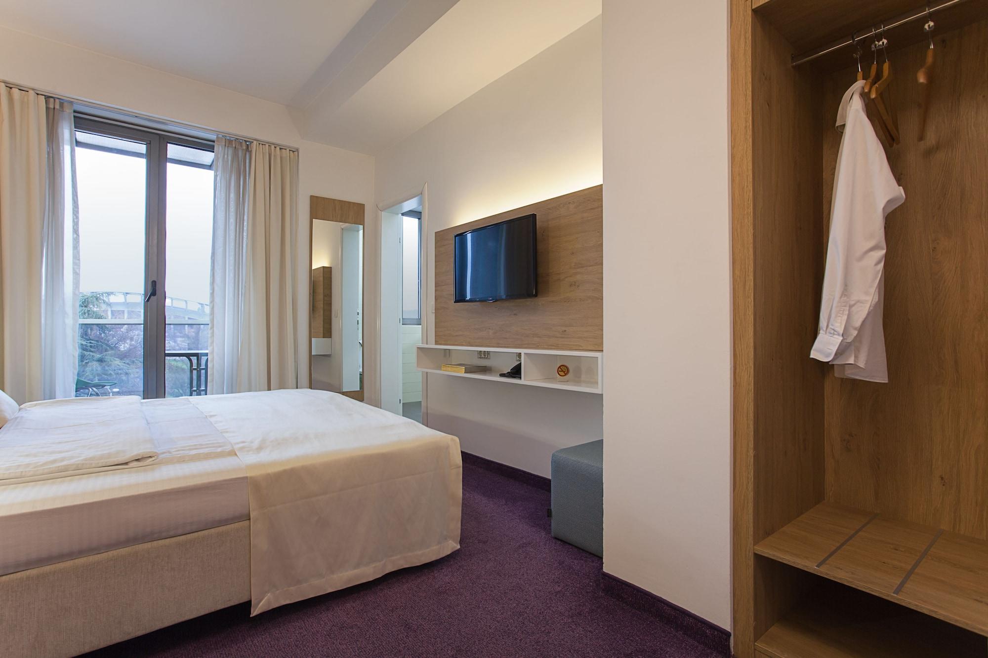 City Park Hotel Скопие Екстериор снимка