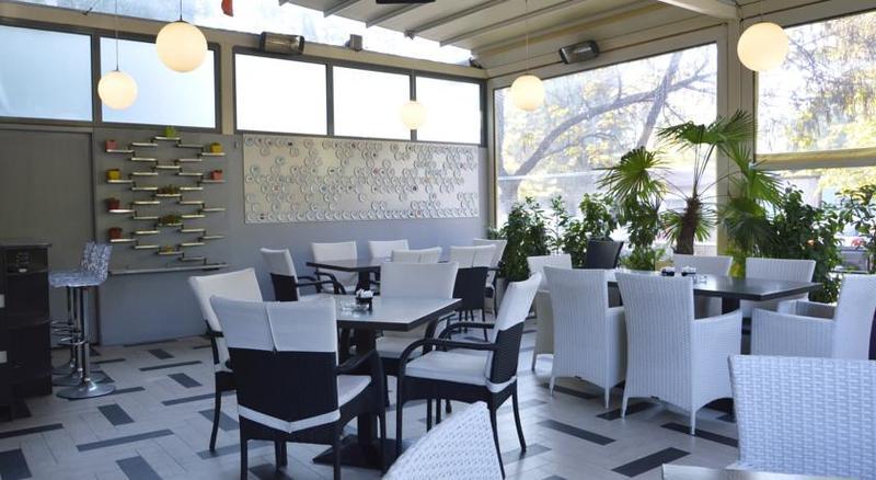 City Park Hotel Скопие Екстериор снимка