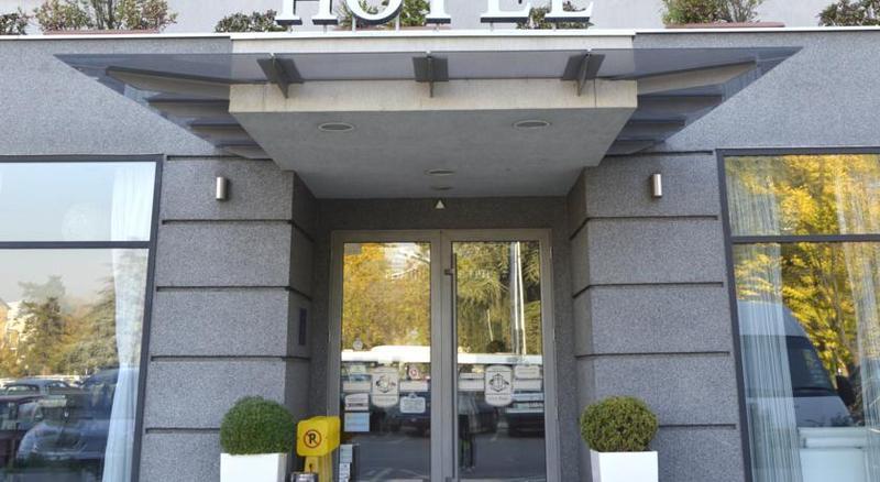 City Park Hotel Скопие Екстериор снимка