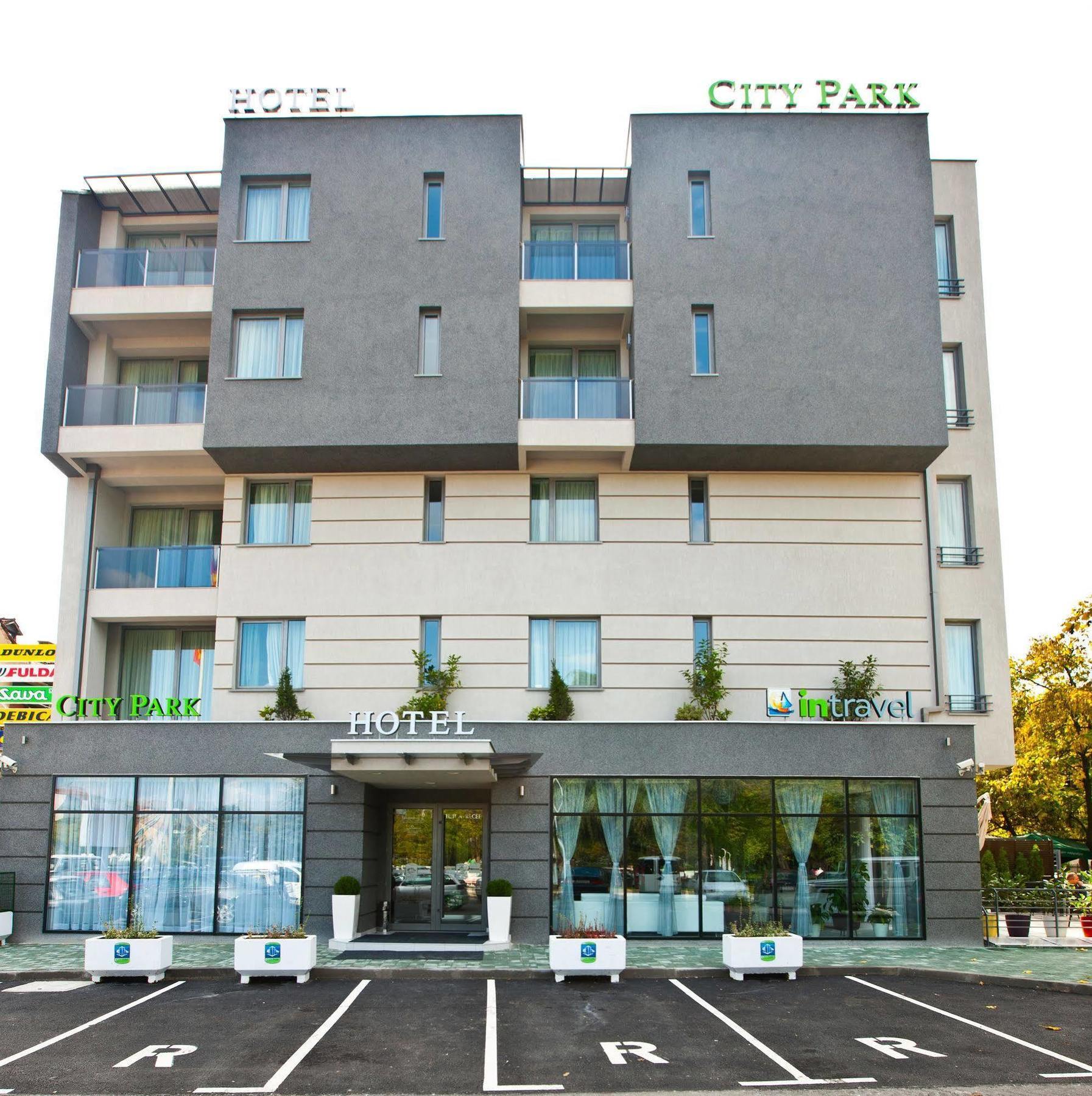 City Park Hotel Скопие Екстериор снимка
