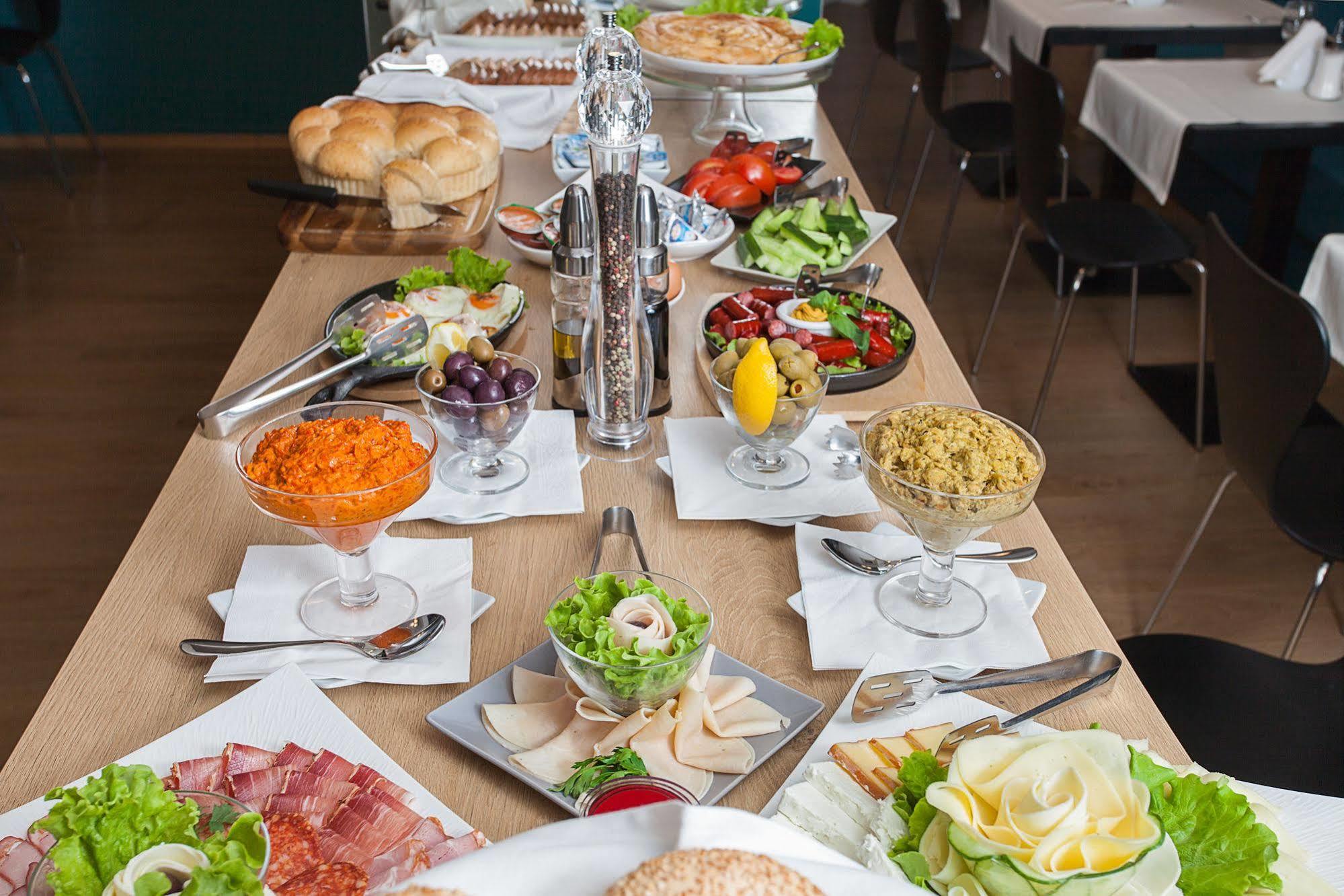 City Park Hotel Скопие Екстериор снимка